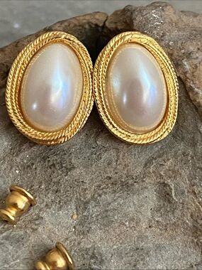 Vintage 80s Marvella Gold-Trim Faux Pearl Oval Stud Earrings